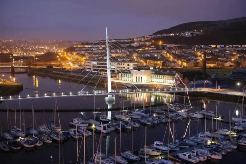 Luxe Living Family Home - Beach, Wifi, Parking Swansea Buitenkant foto