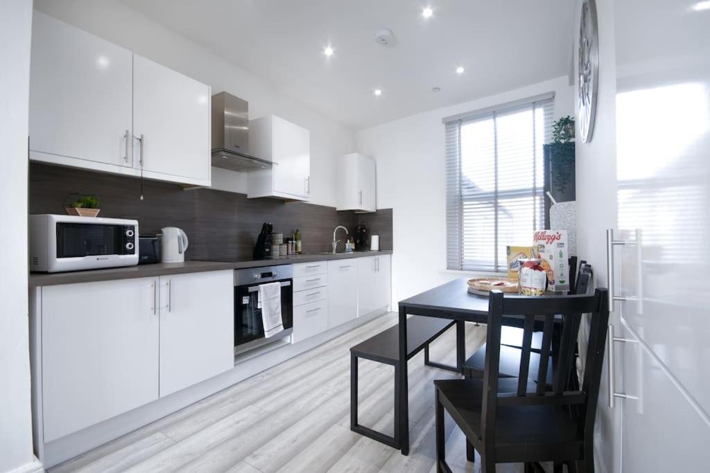 Luxe Living Family Home - Beach, Wifi, Parking Swansea Buitenkant foto