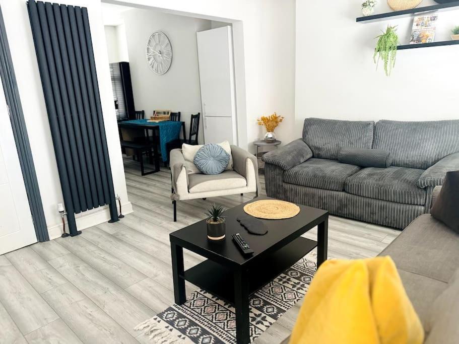 Luxe Living Family Home - Beach, Wifi, Parking Swansea Buitenkant foto