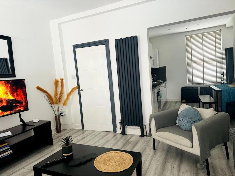 Luxe Living Family Home - Beach, Wifi, Parking Swansea Buitenkant foto