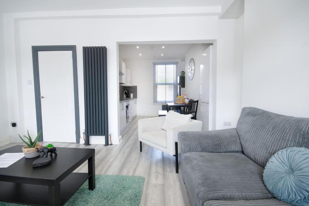 Luxe Living Family Home - Beach, Wifi, Parking Swansea Buitenkant foto